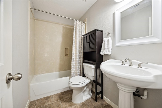 3415 Jack Beaver Rd, Santa Fe, TX 77517 - full bathroom with toilet, shower / bathtub combination with curtain, and baseboards