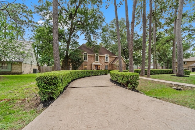 6623 Coral Ridge Rd, Houston, TX 77069 - view of front of property featuring brick siding, a front yard, central air condition unit, and curved driveway
