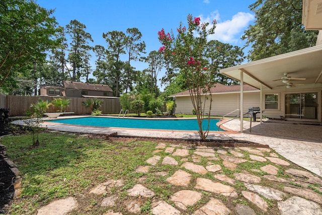 6623 Coral Ridge Rd, Houston, TX 77069 - view of swimming pool featuring ceiling fan, a fenced backyard, and a patio