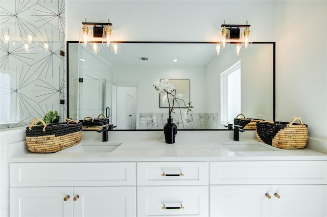 4043 Buck St, Houston, TX 77020 - full bath with double vanity and recessed lighting