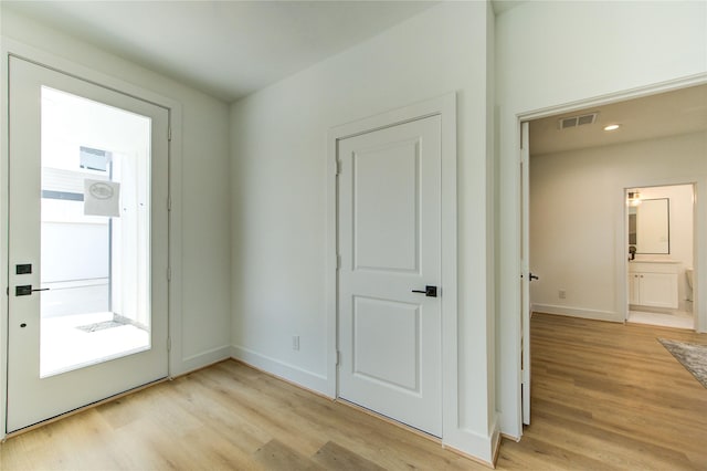 4043 Buck St, Houston, TX 77020 - interior space with light wood finished floors and baseboards