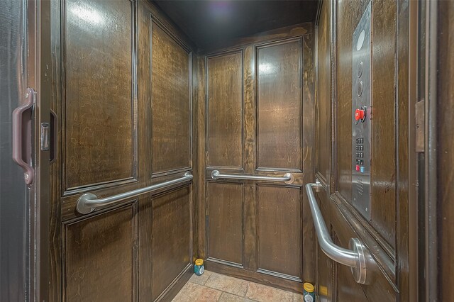792 W Bayshore Dr, Palacios, TX 77465 - view of elevator
