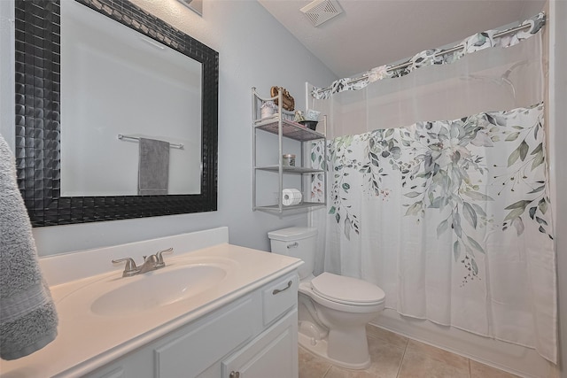 11826 Balmorhea Ln, Sugar Land, TX 77498 - full bath featuring tile patterned floors, toilet, vanity, and shower / bathtub combination with curtain