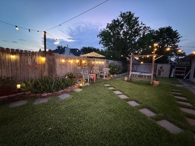 11826 Balmorhea Ln, Sugar Land, TX 77498 - view of yard at dusk