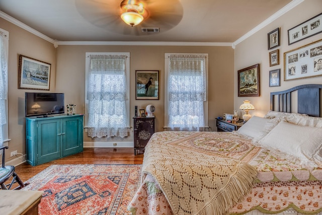 314 W Vulcan St, Brenham, TX 77833 - bedroom with crown molding, wood finished floors, and a ceiling fan