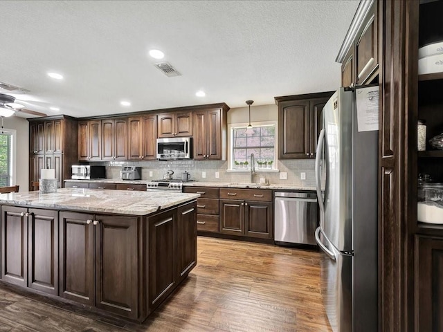 238 Royal Pnes, Lufkin, TX 75904 - kitchen with stainless steel appliances, a sink, plenty of natural light, a center island, and recessed lighting