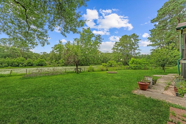 11104 Quinlan N Lake Dr, Conroe, TX 77303 - view of grassy yard