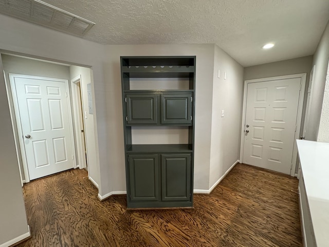 2011 Spenwick Dr Unit 513, Houston, TX 77055 - hall featuring dark wood-style floors, baseboards, recessed lighting, and a textured ceiling