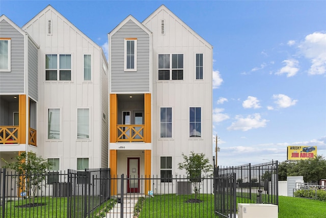 3905 Pinemont Dr Unit G, Houston, TX 77018 - view of front of house featuring board and batten siding