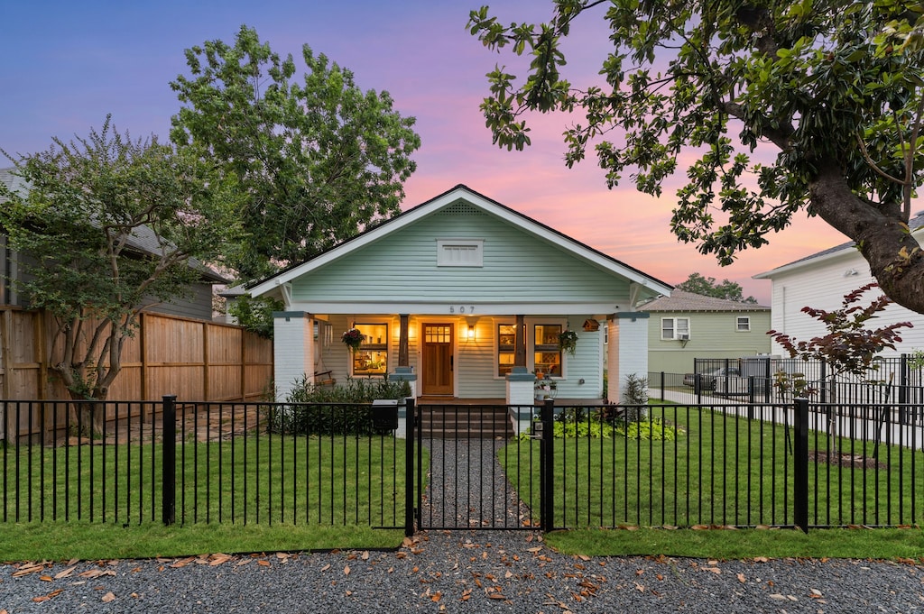 112 Goldenrod St, Houston, TX 77009 - bungalow featuring covered porch and a gate