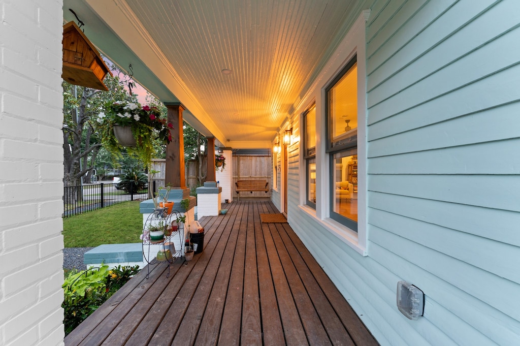 112 Goldenrod St, Houston, TX 77009 - view of porch