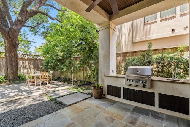 6014 Floyd St, Houston, TX 77007 - fenced backyard with an outdoor kitchen, outdoor dining space, and a patio area