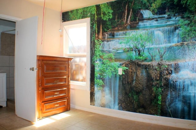 1611 Chapman St, Houston, TX 77009 - bathroom featuring tile patterned flooring