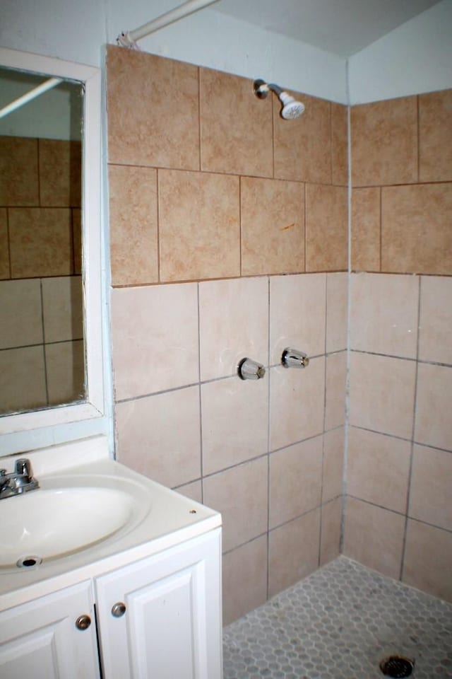 1611 Chapman St, Houston, TX 77009 - full bathroom featuring a shower stall and vanity