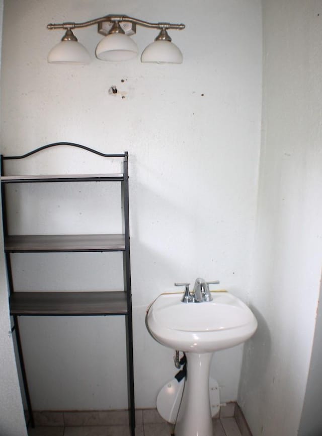 1611 Chapman St, Houston, TX 77009 - bathroom with a sink and tile patterned floors