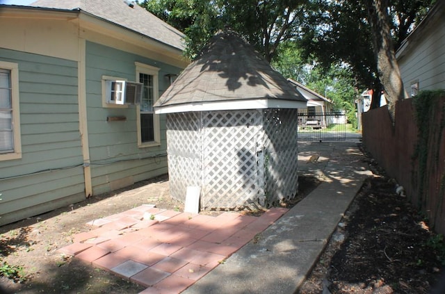 1611 Chapman St, Houston, TX 77009 - view of side of home with a patio and roof with shingles