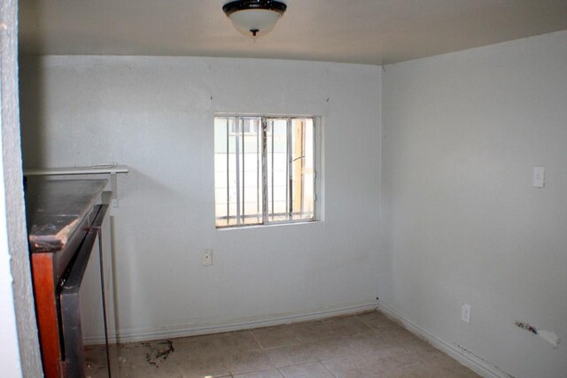 1611 Chapman St, Houston, TX 77009 - laundry area featuring baseboards