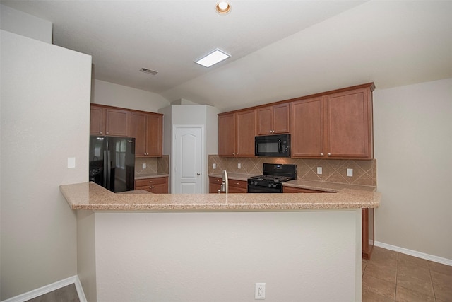 446 De Coster Blvd, Alvin, TX 77511 - kitchen featuring black appliances, tasteful backsplash, vaulted ceiling, light countertops, and baseboards