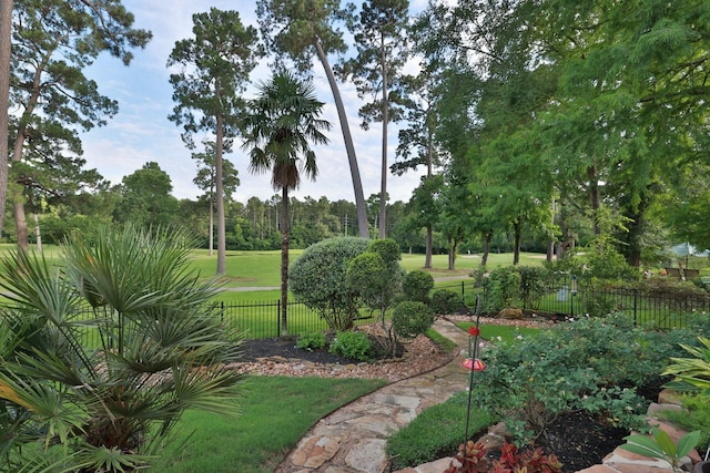 6611 Course View Ln, Spring, TX 77389 - view of property's community featuring view of scattered trees