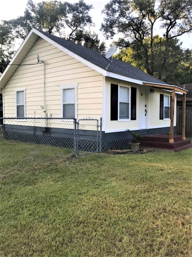 903 N Valderas St, Angleton, TX 77515 - photo 1