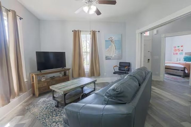 1514 18th St, Galveston, TX 77550 - living room featuring ceiling fan and baseboards