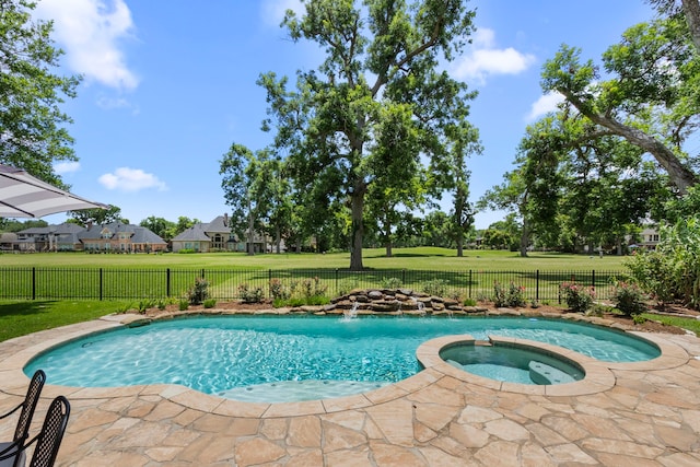 2623 Old S Dr, Richmond, TX 77406 - view of swimming pool featuring a pool with connected hot tub
