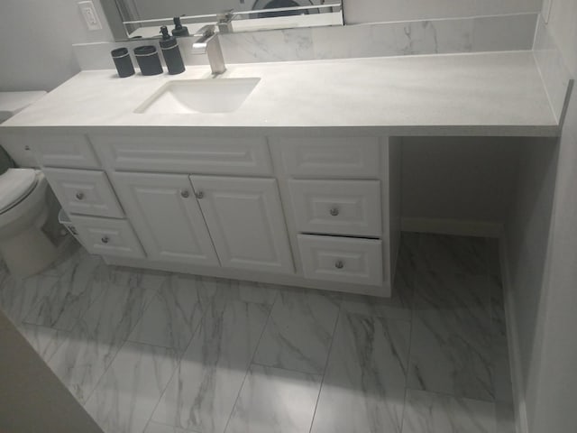 12500 Sandpiper Dr Unit 66, Houston, TX 77035 - bathroom with toilet, vanity, and marble look tile flooring