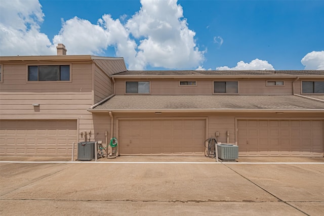 13798 Hollowgreen Dr Unit 305, Houston, TX 77082 - townhome / multi-family property featuring a chimney