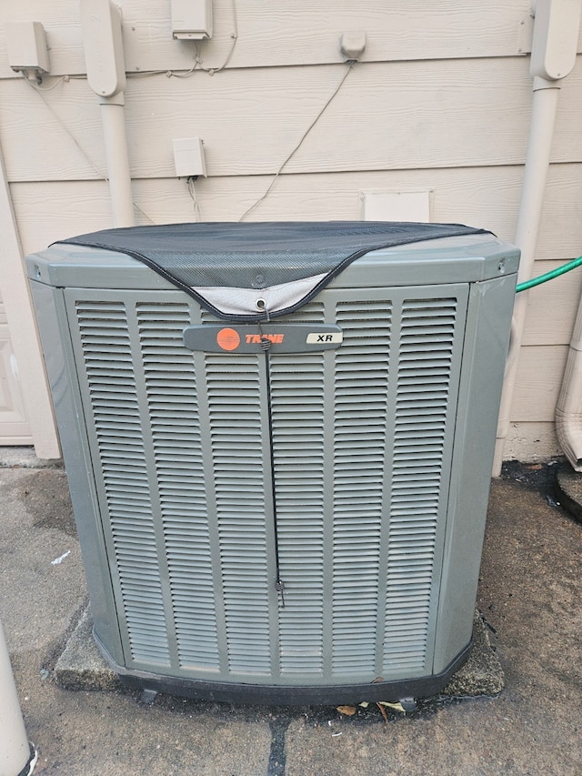 13798 Hollowgreen Dr Unit 305, Houston, TX 77082 - exterior view of a central air condition unit