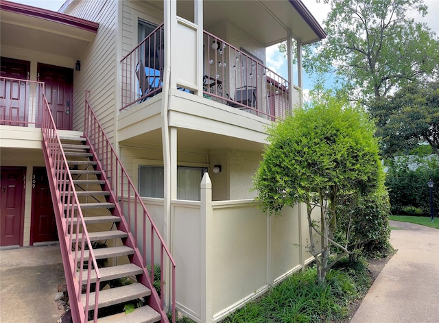2120 El Paseo St Unit 310, Houston, TX 77054 - view of property exterior with stairway
