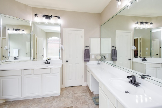 7111 Morrow Ct, Sugar Land, TX 77479 - full bath with two vanities