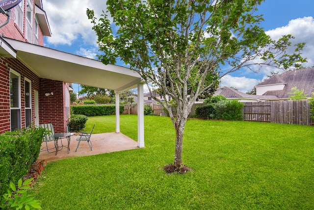 7111 Morrow Ct, Sugar Land, TX 77479 - fenced backyard with a patio