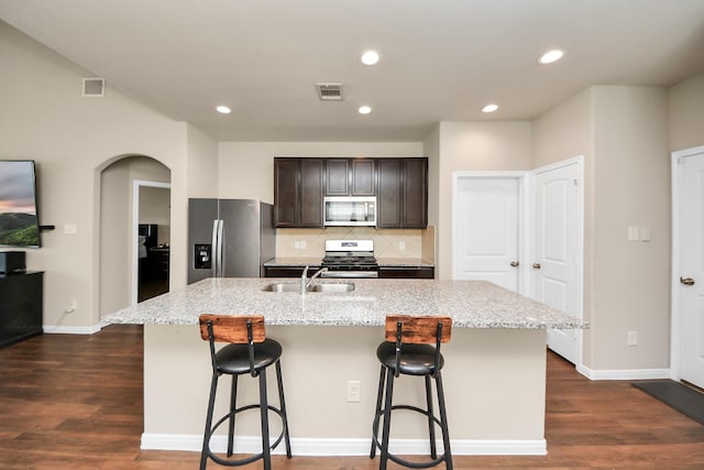 24739 Lorenzo Glaze Trl, Katy, TX 77493 - kitchen featuring stainless steel appliances, a sink, a kitchen island with sink, dark wood finished floors, and recessed lighting
