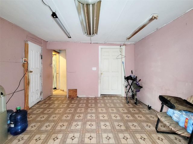 418 Bishop St, Houston, TX 77009 - foyer entrance with light flooring