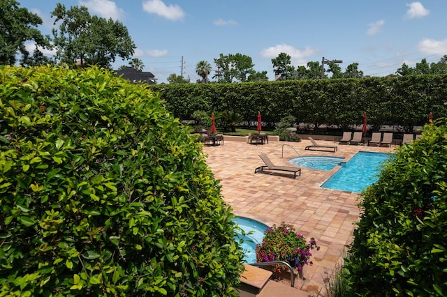 5100 San Felipe St Unit 98, Houston, TX 77056 - view of pool featuring a patio area and a pool with connected hot tub