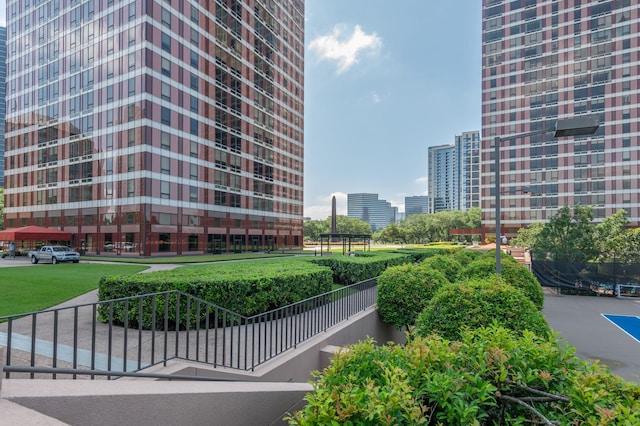 5100 San Felipe St Unit 98, Houston, TX 77056 - view of property's community featuring a view of city