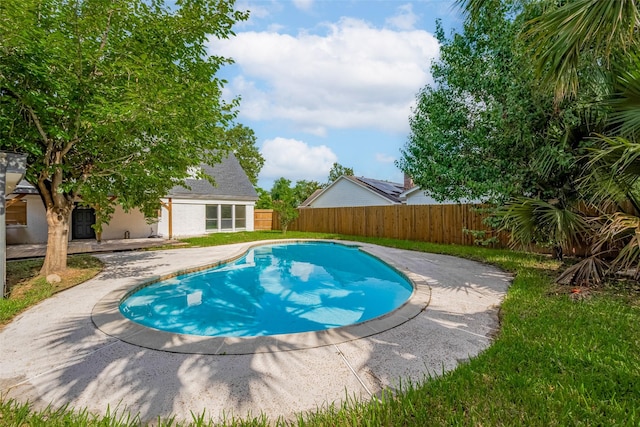8014 Wray Ct, Houston, TX 77088 - view of swimming pool featuring a fenced backyard and a patio