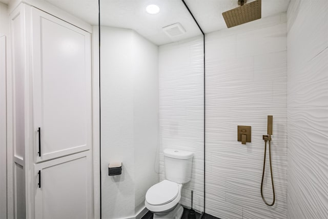150 Squires Bnd, Stafford, TX 77477 - bathroom featuring a tile shower and toilet