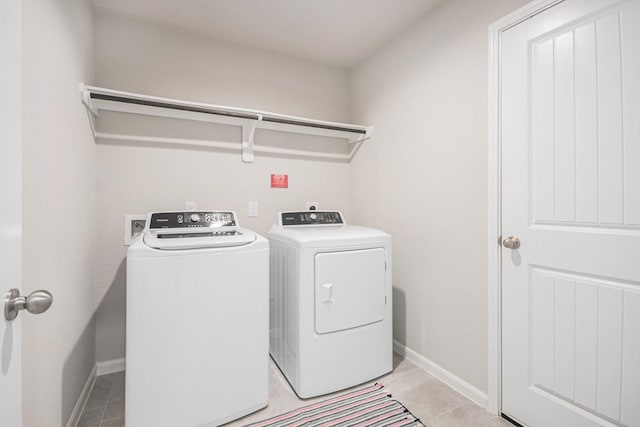 607 Harvest Bluff Dr, Rosharon, TX 77583 - laundry room featuring independent washer and dryer, light tile patterned flooring, and baseboards