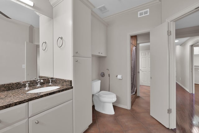 2100 Welch St Unit C309, Houston, TX 77019 - full bath featuring ornamental molding, vanity, and tile patterned floors