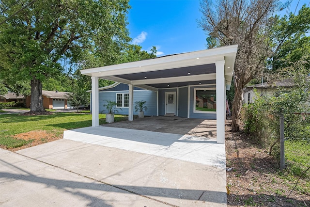 5032 Briscoe St, Houston, TX 77033 - view of front facade with driveway, a carport, and a front lawn