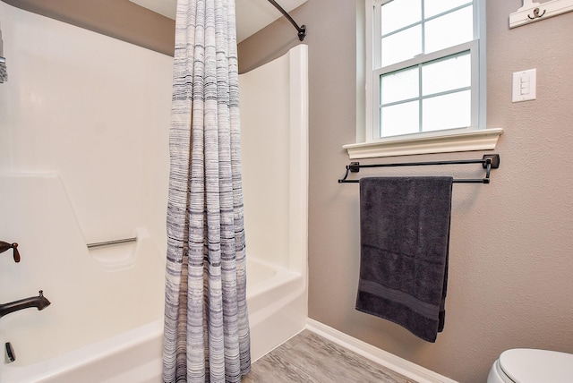466 Emanuel Rd, Goodrich, TX 77335 - bathroom featuring shower / tub combo with curtain, toilet, wood finished floors, and baseboards