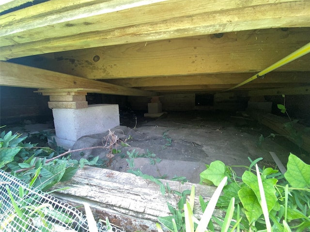 3305 Pease St, Houston, TX 77003 - view of inside crawl space