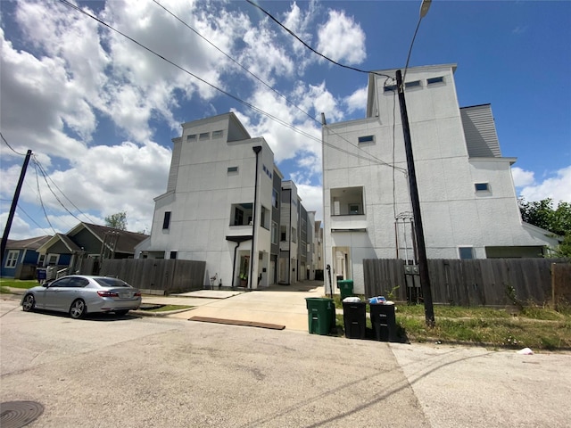 3305 Pease St, Houston, TX 77003 - view of building exterior featuring a residential view
