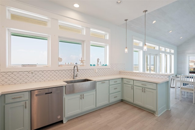 852 W Lazy Ln, Crystal Beach, TX 77650 - kitchen featuring dishwasher, light wood finished floors, a peninsula, decorative backsplash, and recessed lighting