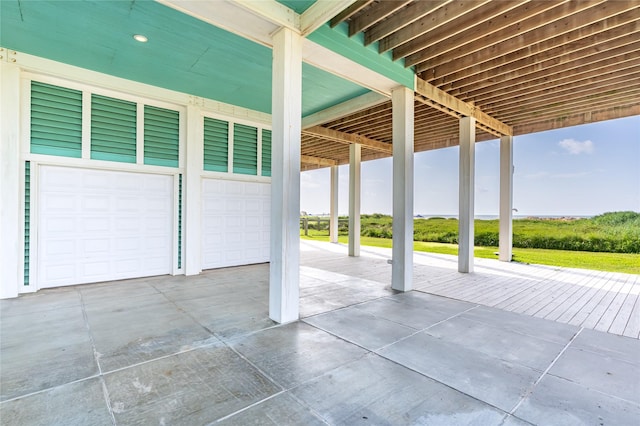 852 W Lazy Ln, Crystal Beach, TX 77650 - garage featuring driveway