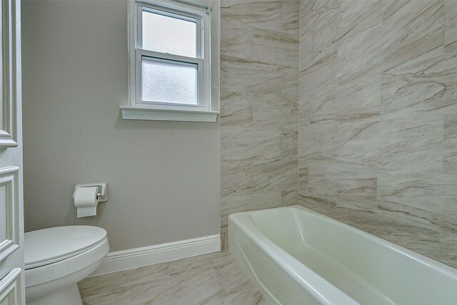 1406 Rustic Knolls Dr, Katy, TX 77450 - bathroom featuring a bathtub, baseboards, and toilet