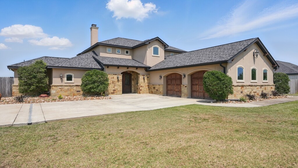 224 Creekwood Dr, Gonzales, TX 78629 - photo 1