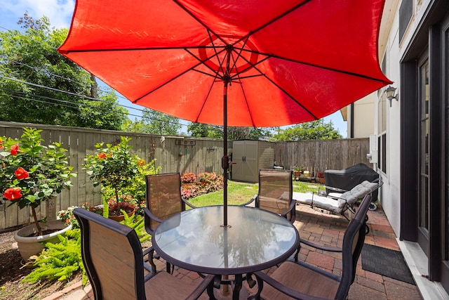 1616 Wrenwood Lks, Houston, TX 77043 - fenced backyard with outdoor dining space and a patio