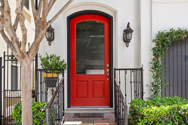 1616 Wrenwood Lks, Houston, TX 77043 - doorway to property with stucco siding and a gate